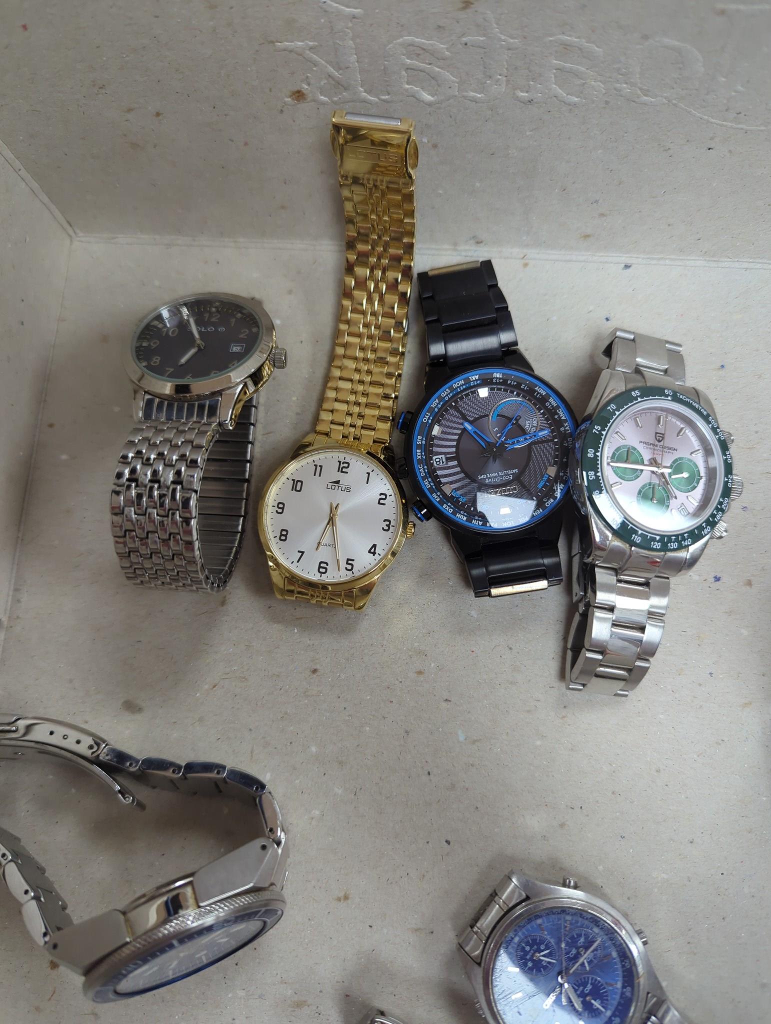 Twenty assorted gentleman's modern wrist watches including Design Lige Watch 1856, Seiko Automatic Divers, Seiko 5 Sport, Seiko Connoisseur quartz, Citizen Ecodrive, Casio Beside, Pagani Design, Maurice Lacroix, Morellat